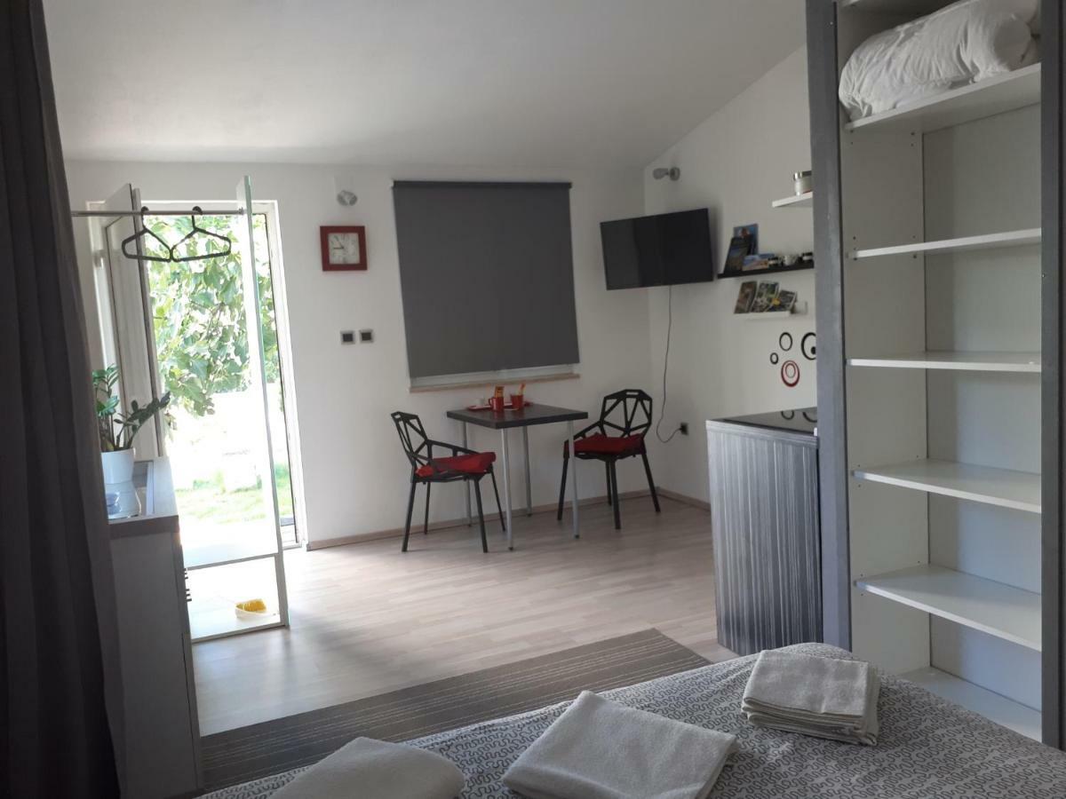 Studio Apartman Splash Pjescana Uvala Exteriör bild
