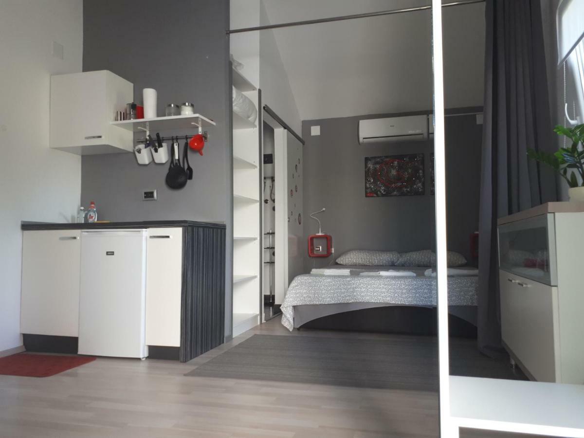Studio Apartman Splash Pjescana Uvala Exteriör bild